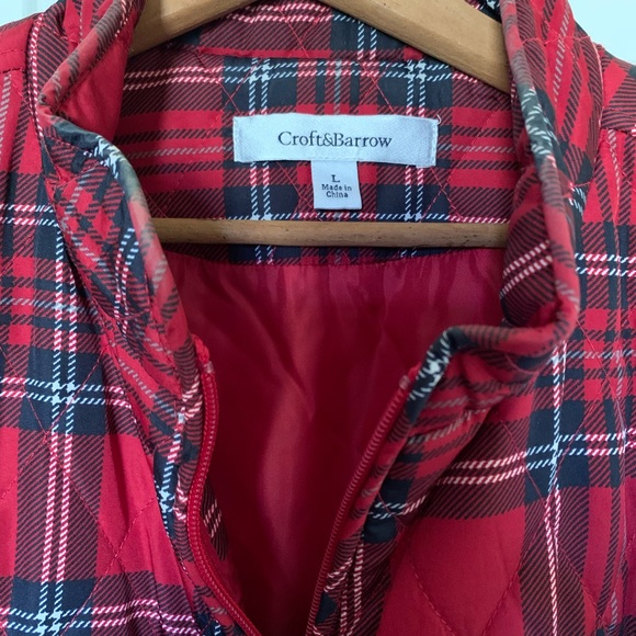 Croft & Barrow, red plaid zip up vest. - Picture 3 of 4